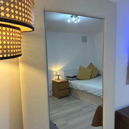 Stylish Studio Flat - Watford Junction - Harry Potter Buitenkant foto