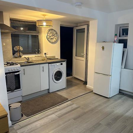 Stylish Studio Flat - Watford Junction - Harry Potter Buitenkant foto